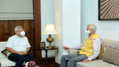 Photo of विदेश मंत्री ने श्रीलंका के राष्ट्रपति और प्रधानमंत्री को भारत की ओर से सहायता का दिया आश्वासन