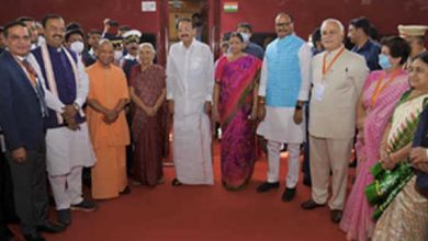 Photo of उपराष्ट्रपति रेलगाड़ी से अयोध्या रवाना हुए, राज्यपाल और मुख्यमंत्री ने किया विदा