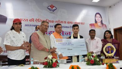 Photo of थॉमस कप विजेता लक्ष्य सेन को CM पुष्कर सिंह धामी ने किया सम्मानित, सौंपा 15 लाख का चेक