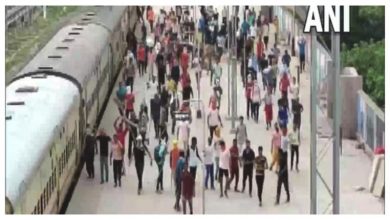 Photo of अग्निपथ योजना को लेकर देश के कई हिस्सों में विरोध प्रदर्शन जारी, बिहार में ट्रेन जलाई तो बलिया में तोड़फोड़