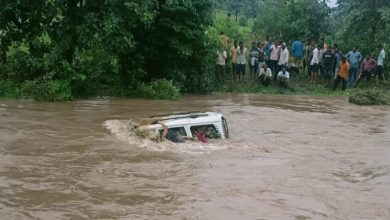 Photo of नागपुर: बाढ़ में बहे परिवार के 6 लोग, नांदा-छत्रापुर पुलिया से गिरी स्कार्पियो, 3 के शव मिले, 3 लापता