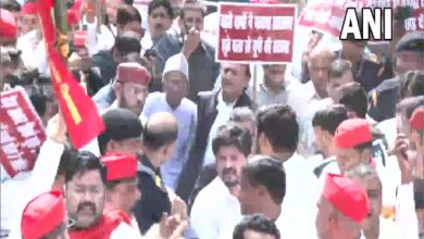 Photo of उत्तर प्रदेश में सपा का मार्च रोका तो विधायकों के साथ धरने पर बैठे अखिलेश यादव