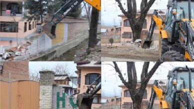 Photo of कश्मीर में हिजबुल आतंकी आमिर खान के खिलाफ कार्रवाई, घर पर चला बुलडोजर,संपत्ति की ध्वस्त