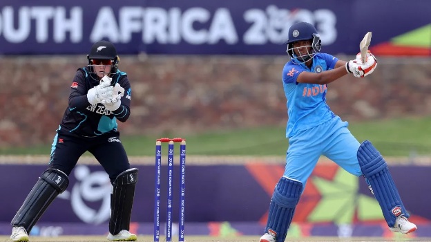 Photo of भारतीय अंडर-19 महिला टीम ने किया धमाकेदार प्रदर्शन, न्‍यूजीलैंड को बड़े अंतर से रौंदकर फाइनल में बनाई जगह