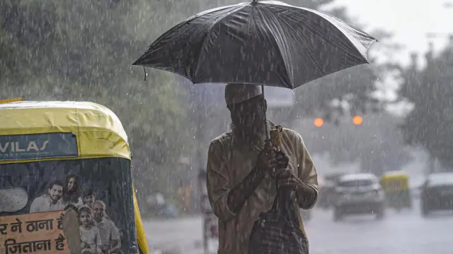 Photo of यूपी में बिगड़ेगा मौसम का मिजाज, 35 जिलों में बारिश के आसार