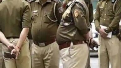 Photo of कानपुर में सिपाही और मुखबिर पर घोषित हुआ 10-10 हजार रुपए का इनाम, पुलिस कर रही दोनों की तलाश