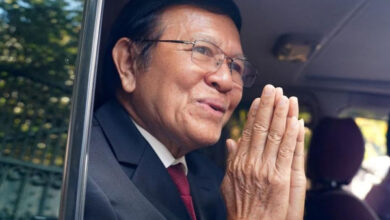 Photo of कंबोडिया के नेता को राजद्रोह के आरोप में 27 साल की नजरबंदी की सजा