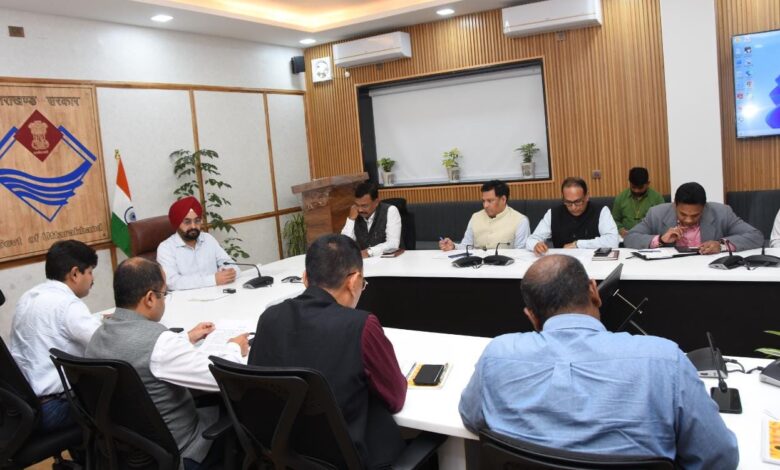 Photo of मुख्य सचिव डॉ. एस.एस. संधु ने ली पुष्कर सिंह धामी द्वारा की गई घोषणाओं के सम्बन्ध में बैठक