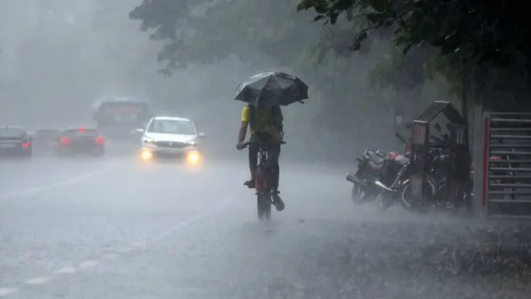 Photo of उत्तर भारत में अंधी-तूफान की चेतावनी, अगले 3-4 घंटे में होगी जमकर बारिश, रहें सतर्क, एलर्ट जारी