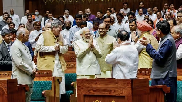 Photo of संसद के उद्घाटन में पहुंचे दलों से रिश्‍ते मजबूत करेगी बीजेपी, बहिष्कार करने वालों को नहीं मनाएगी पार्टी