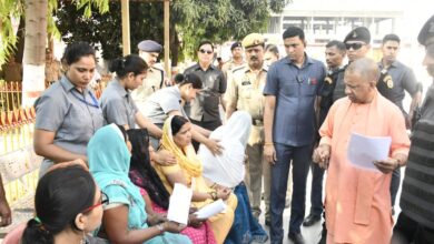 Photo of CM योगी का गोरखपुर में जनता दर्शन, समस्याओं के समाधान का दिया भरोसा