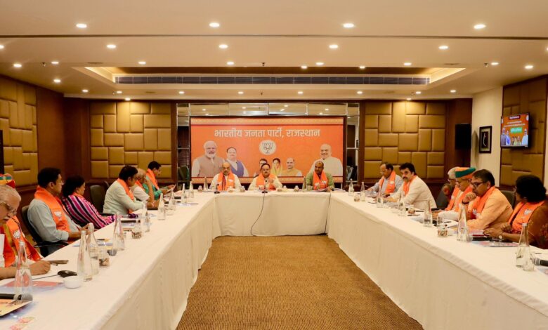 Photo of भाजपा ने राजस्थान के लिए उतारी नेताओं की फौज, कई राज्यों के मंत्री, सांसद संभालेंगे मोर्चा