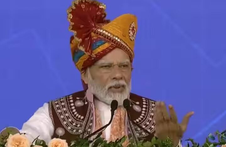 Photo of PM मोदी का विपक्ष पर वार, कहा- ‘महिलाओं को जाति, धर्म के नाम पर बांटने की हो रही कोशिश’