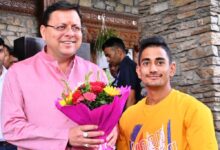 Photo of हैरतअंगेज स्टंट और कलाबाजी से इंटरनेट पर छाए पहाड़ के युवा चमन वर्मा से मिले मुख्यमंत्री पुष्कर सिंह धामी