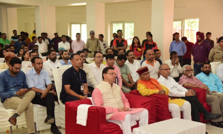 Photo of सीएम धामी ने सुना ‘मन की बात’ का 105वाँ संस्करण, कहा- इस कार्यक्रम से विभिन्न क्षेत्रों में कार्य करने वालों को मिलती है प्रेरणा