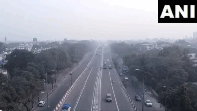 Photo of दिल्ली की ‘हवा’ अब भी ‘बहुत ख़राब’, AQI 398 पर टिका, धुंध की मोटी परत बरकरार