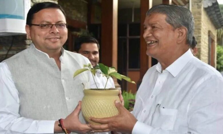 सीएम पुष्कर सिंह धामी व पूर्व सीएम हरीश रावत