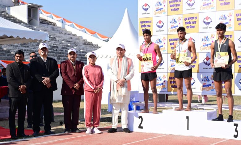 मेडल विजेताओं के साथ उत्तराखंड के सीएम पुष्कर सिंह धामी व खेल मंत्री रेखा आर्य