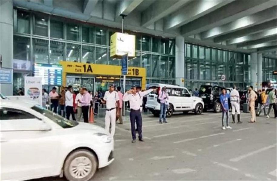 कोलकाता हवाई अड्डे को बम से उड़ाने की धमकी, एयरपोर्ट पर चला सर्च ऑपरेशन