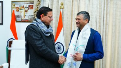 देहरादून विकास, पुष्कर सिंह धामी, देहरादून मेयर सौरभ थपलियाल, देहरादून नगर निगम, Uttarakhand CM Dhami news, Dehradun Mayor meets CM, Dehradun development plans, urban infrastructure Dehradun, Dehradun traffic and cleanliness, उत्तराखंड समाचार