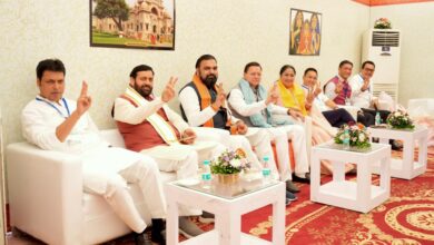 Pushkar Singh Dhami, Team Modi, Uttarakhand CM, BJP Meeting Bengal, New India Vision, PM Modi Leadership, Uniform Civil Code Uttarakhand, Anti Copying Law Uttarakhand, BJP Politics, Developed India Mission, पुष्कर सिंह धामी, टीम मोदी, उत्तराखंड मुख्यमंत्री, भाजपा बैठक, नया भारत, समान नागरिक संहिता, नकल विरोधी कानून, विकसित भारत, पीएम मोदी नेतृत्व, उत्तराखंड राजनीति, Political News Hindi